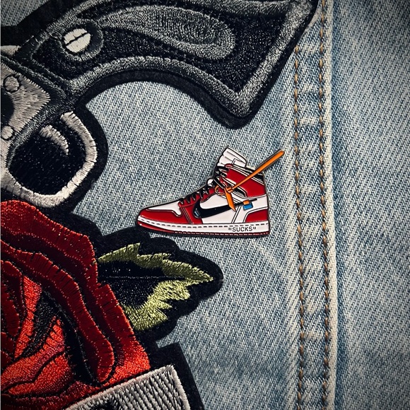 Off-White Jordan 1 Pin - Picture 1 of 1
